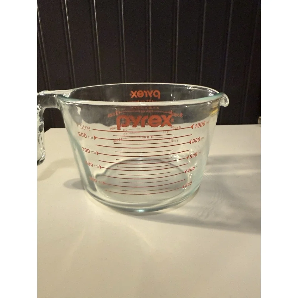 Vintage Pyrex 4-Cup / 1-Quart Glass Measuring Cup – Red Markings